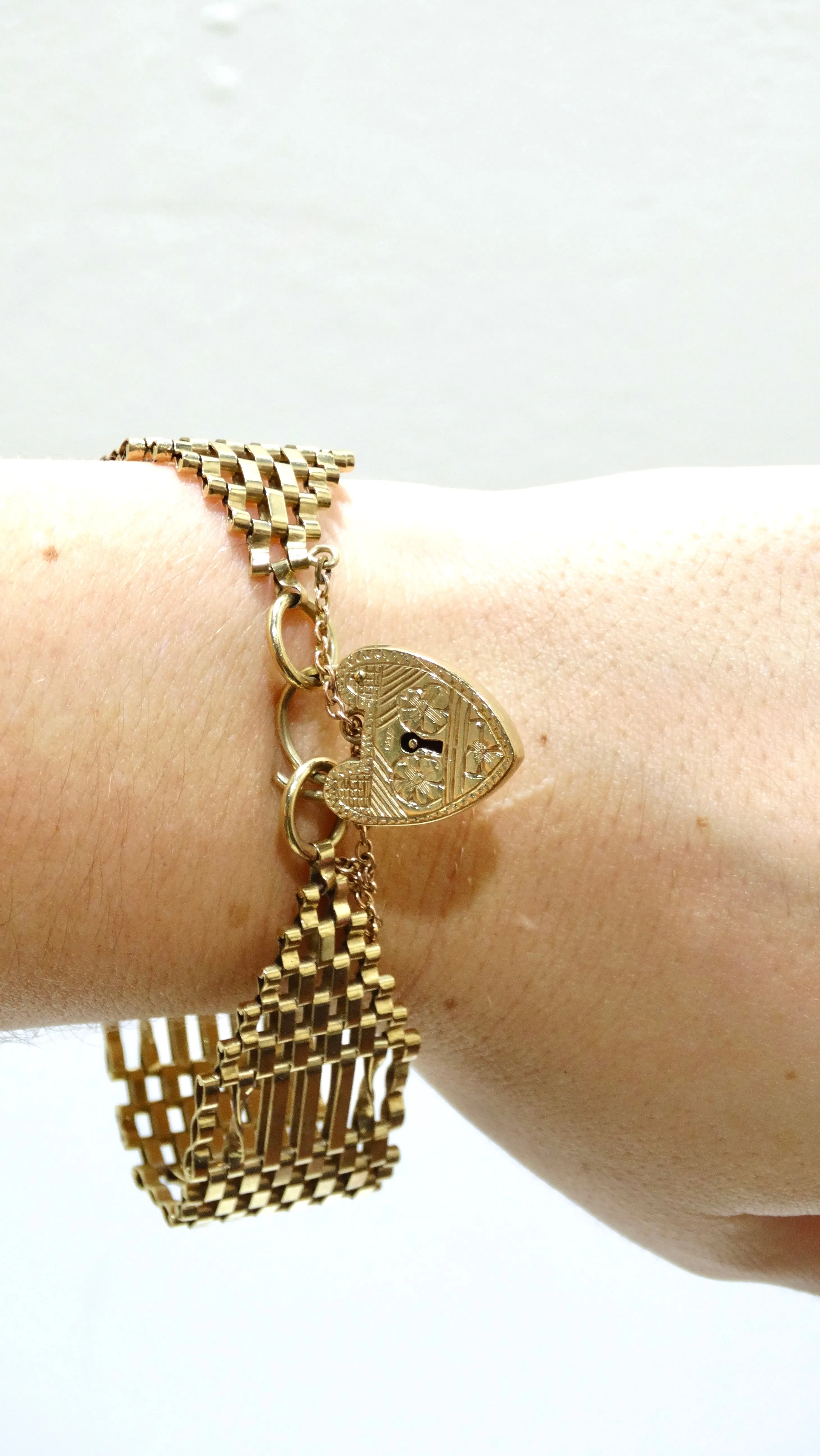 9ct Gold Antique Victorian Heart Padlock Bracelet
