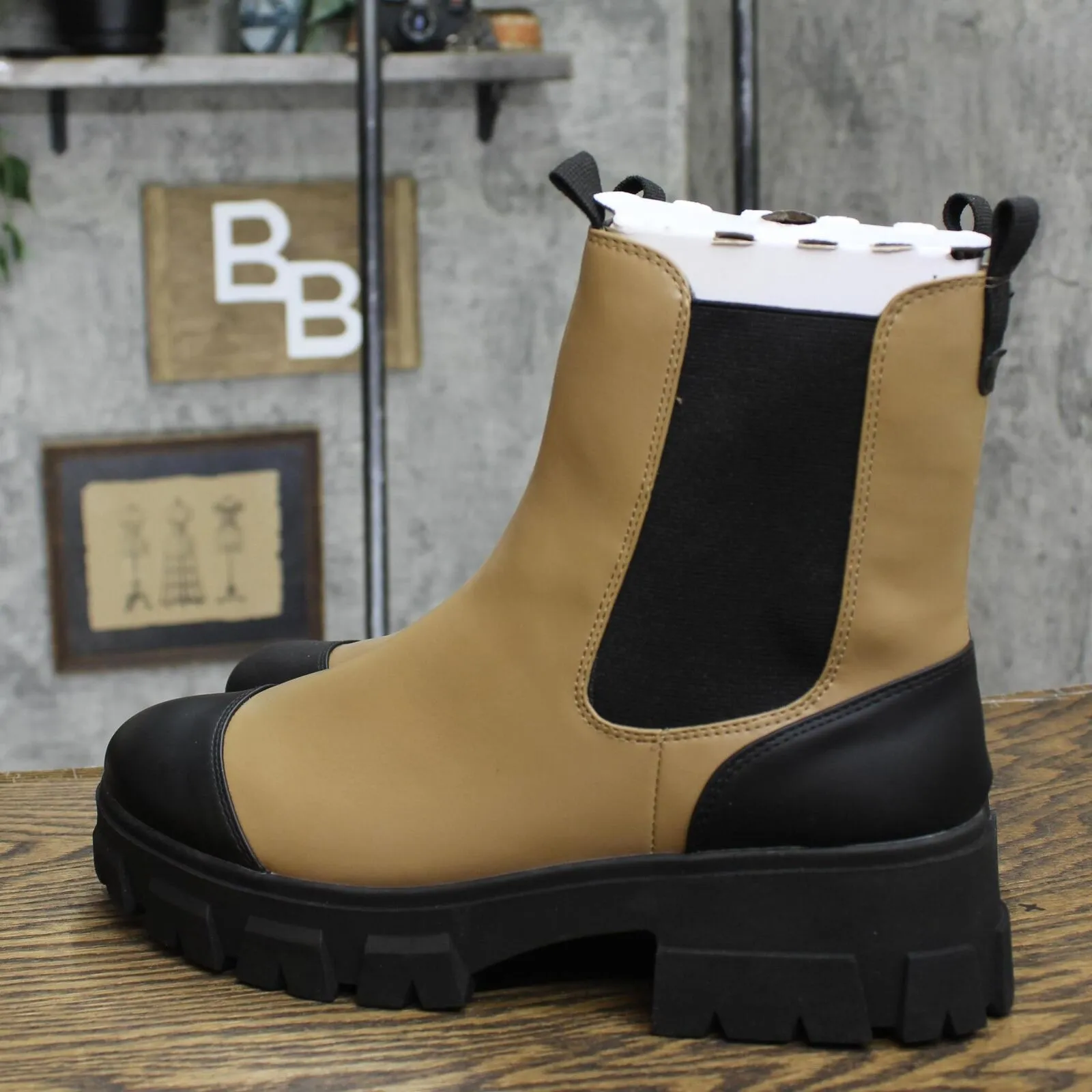 A New Day Women's Devan Winter Boots 88375422 Tan Brown 11M