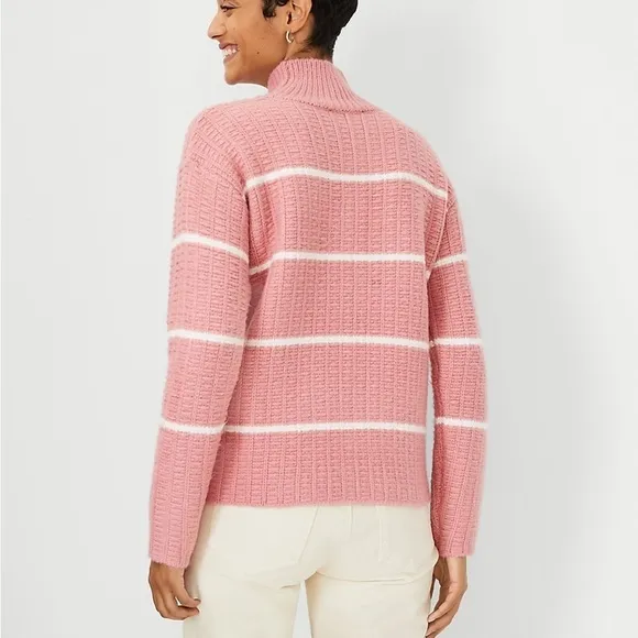 Ann Taylor Textured Blush and White Striped Turtleneck Size Large NWOT