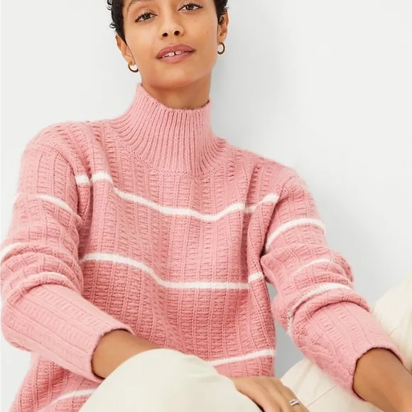 Ann Taylor Textured Blush and White Striped Turtleneck Size Large NWOT
