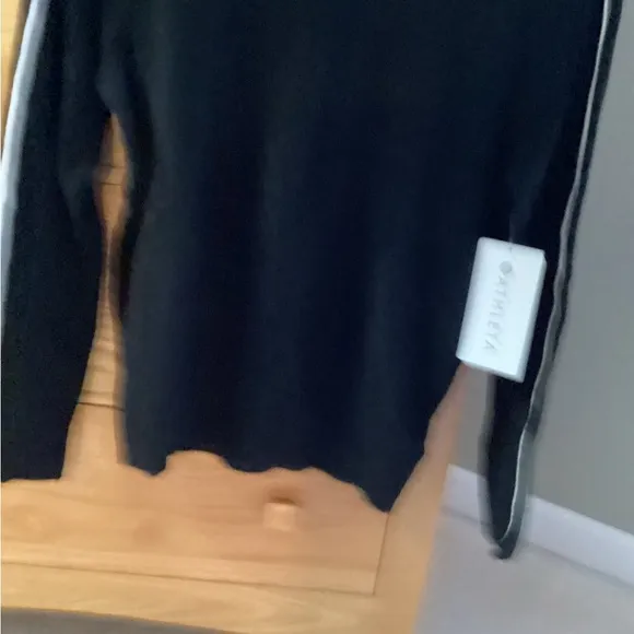 Athleta sweater (PRICEDROP)