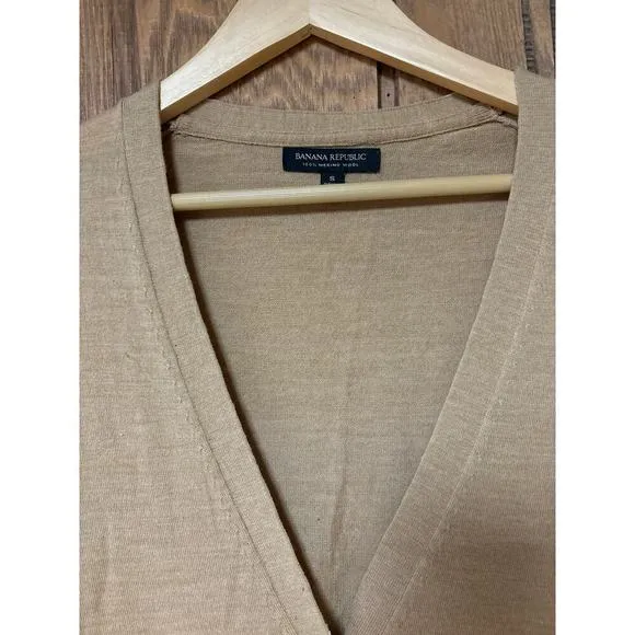 Banana Republic 100% Merino Wool Minimalist 3/4 length Sleeve Boyfriend Cardigan