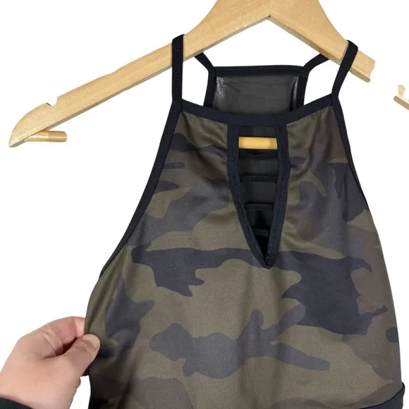Carbon 38 Women’s High Neck Mesh Back Camo Cut Out Sports Bra Green/Black L
