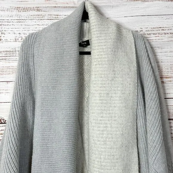 Fate Please Yourself Gray and Cream Open Shawl Chunky Cardigan, EUC, Small