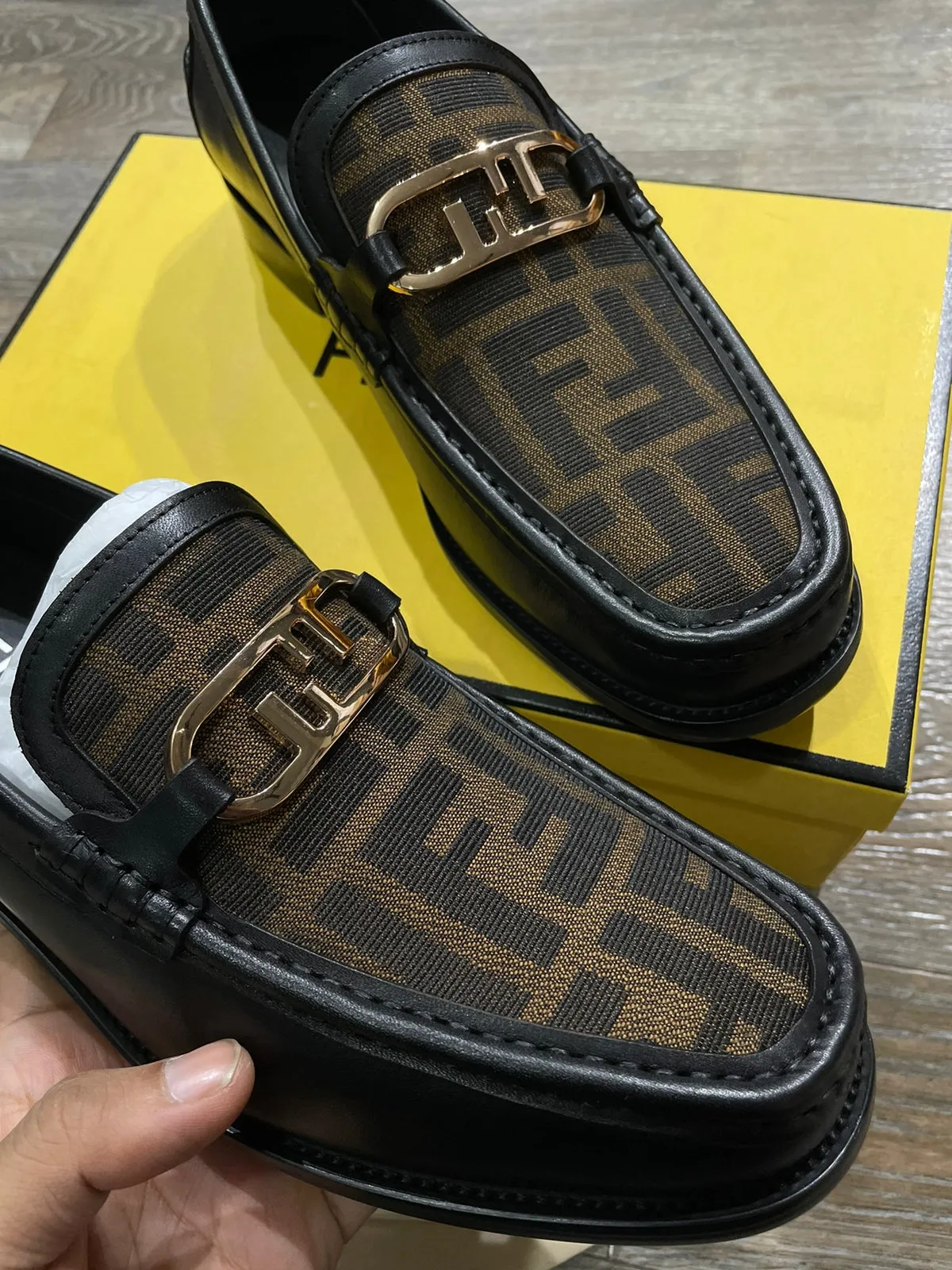 FENDI || Fendi O'Lock Claf Leather Black Loafers