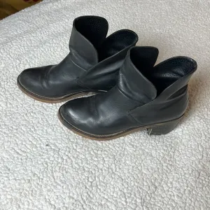 FREE PEOPLE Brooks ankle bootie