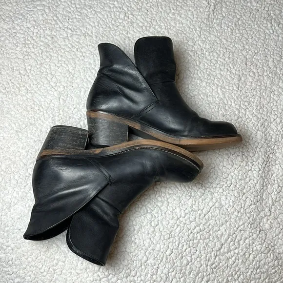 FREE PEOPLE Brooks ankle bootie