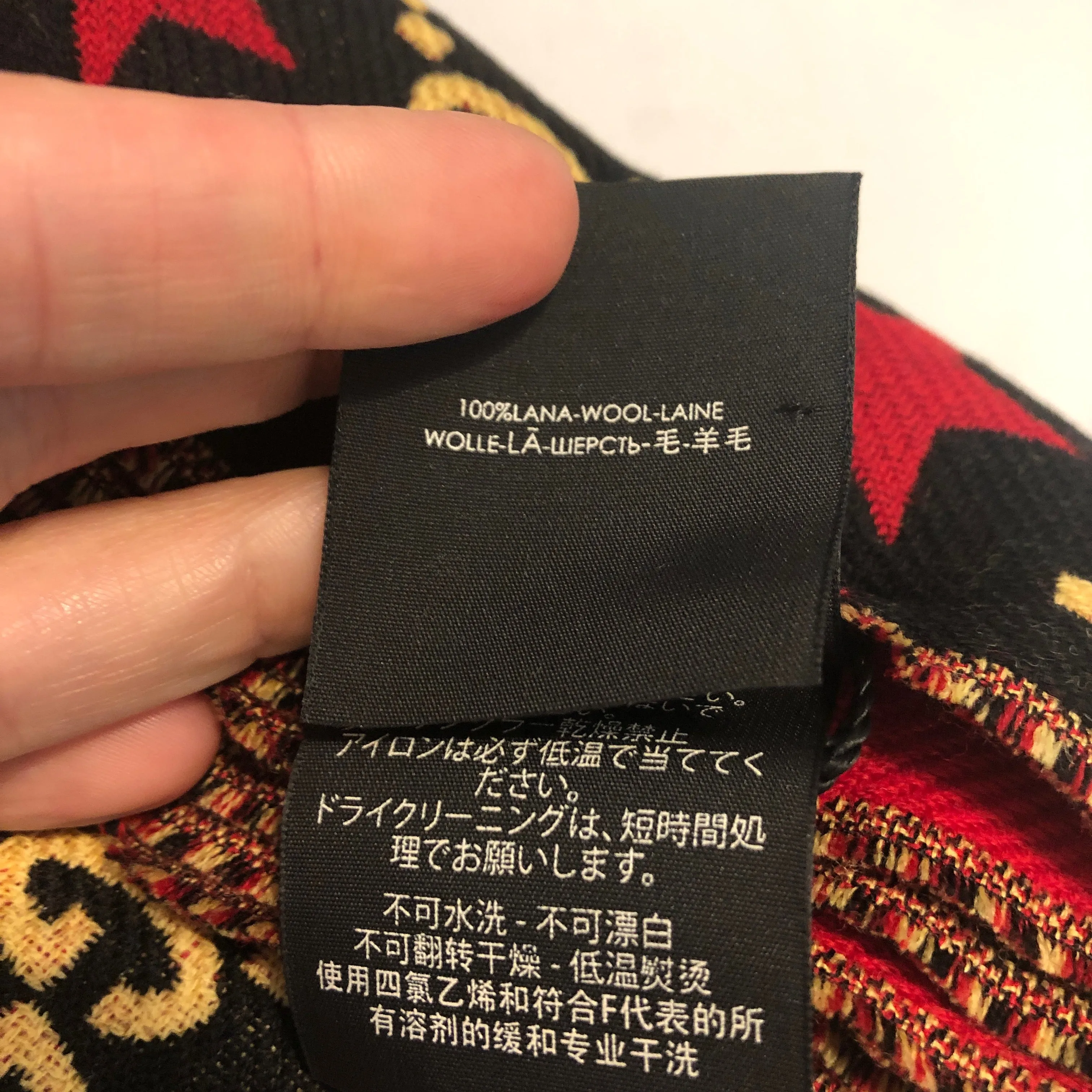 Gucci GG Stars Scarf in Black and Red