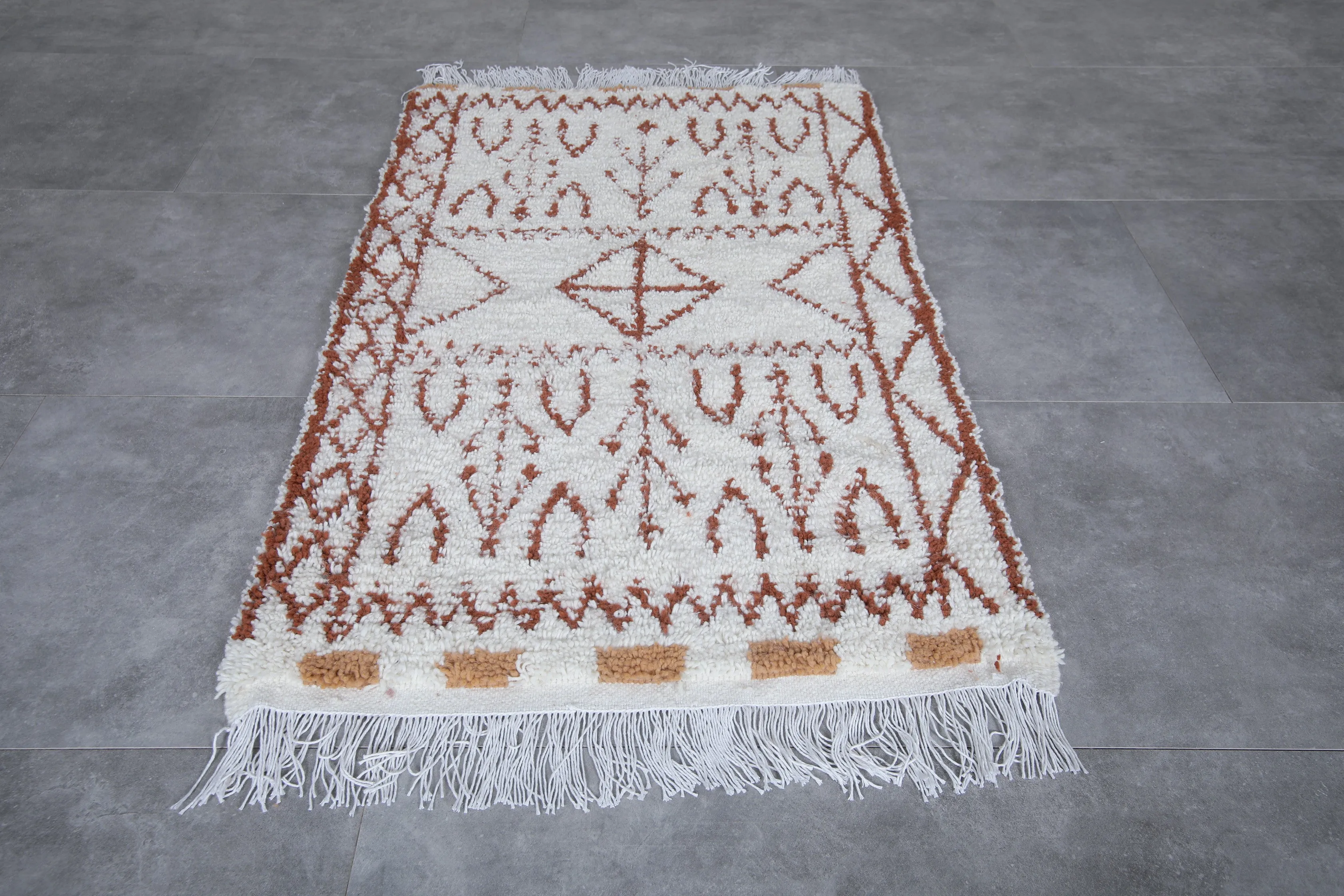 Moroccan Beni Ourain Rug - 3.2 x 5.2 Feet | Geometric Design