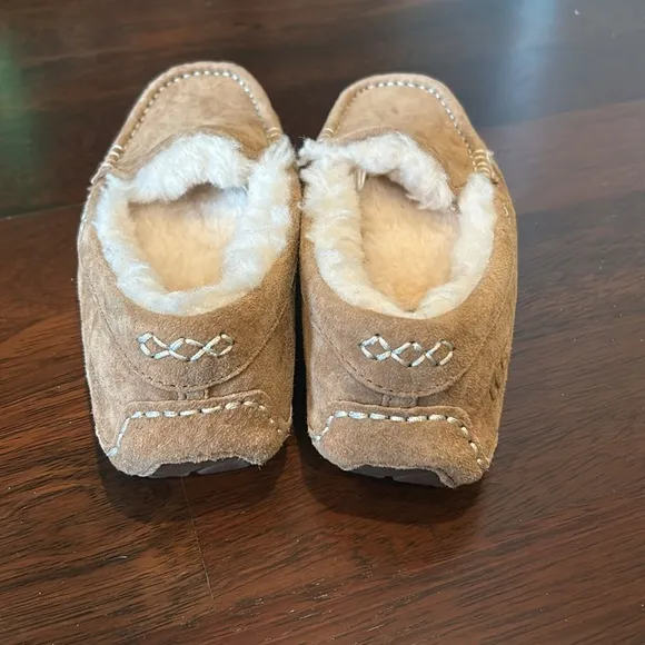 New Ugg Kids Ascot Slipper
