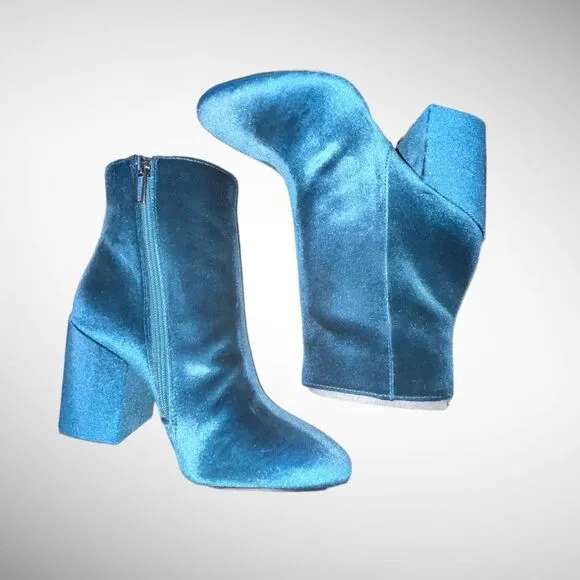 NIB Vince Camuto Destilly Peacock Blue Smooth Velvet Bootie w/Chunky Heels