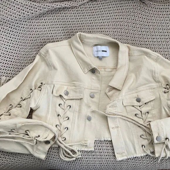NWOT FASHION NOVA Can't Keep Up Denim Jacket - XL