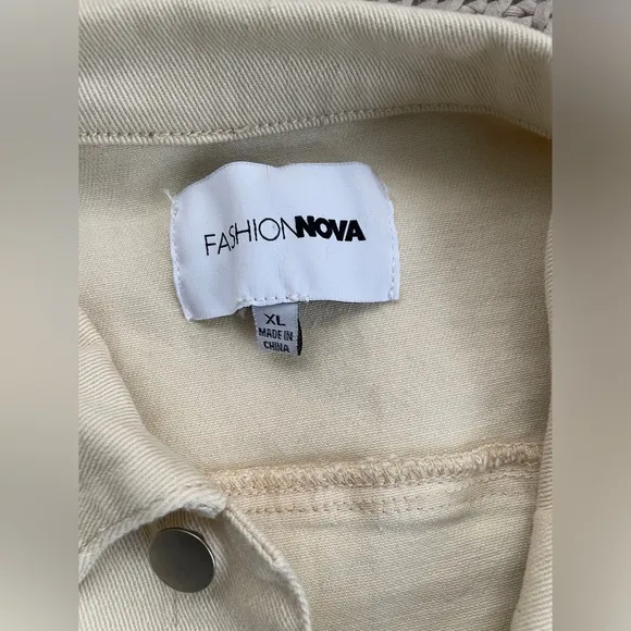 NWOT FASHION NOVA Can't Keep Up Denim Jacket - XL