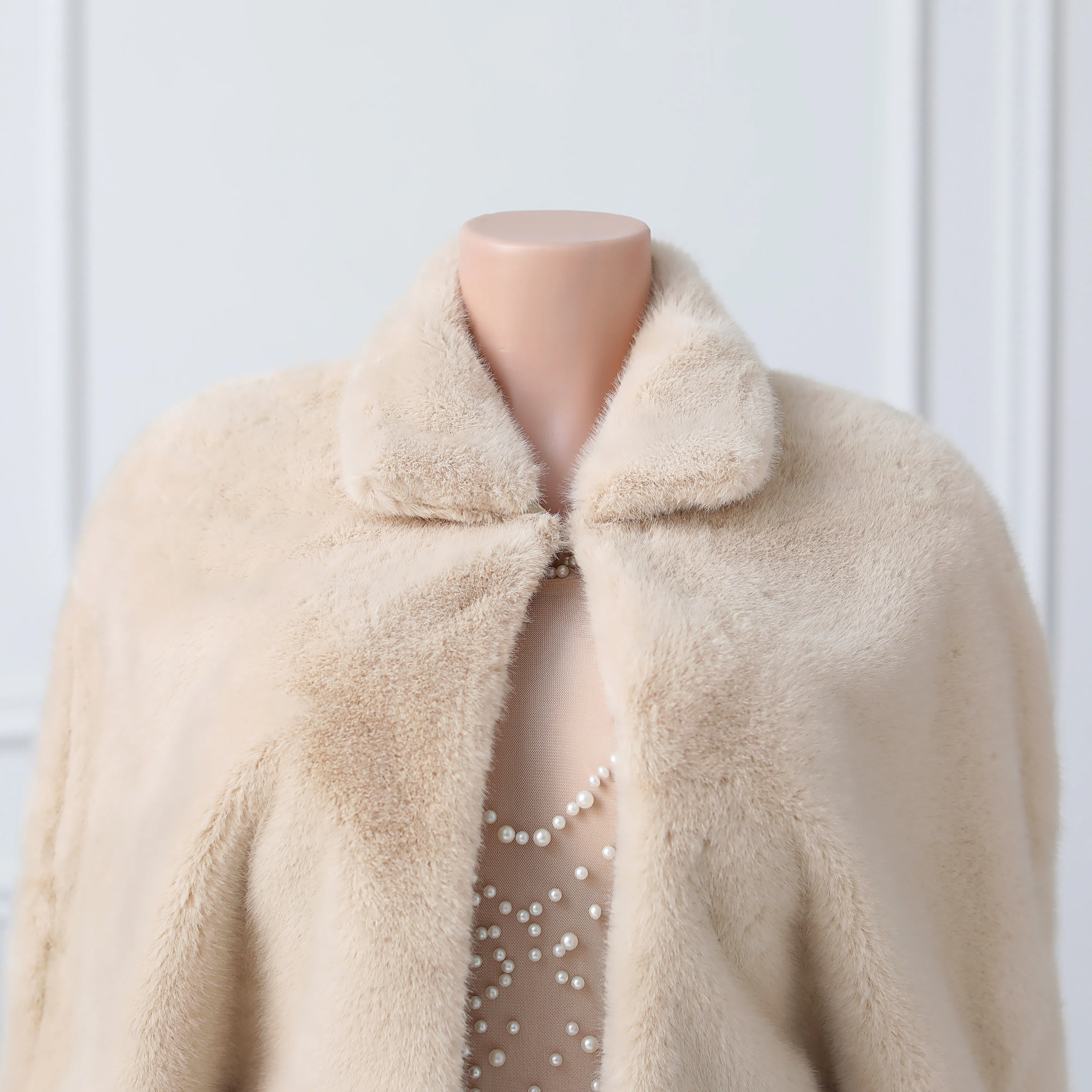 Stylish Mid-length Faux Fur Batwing Cape