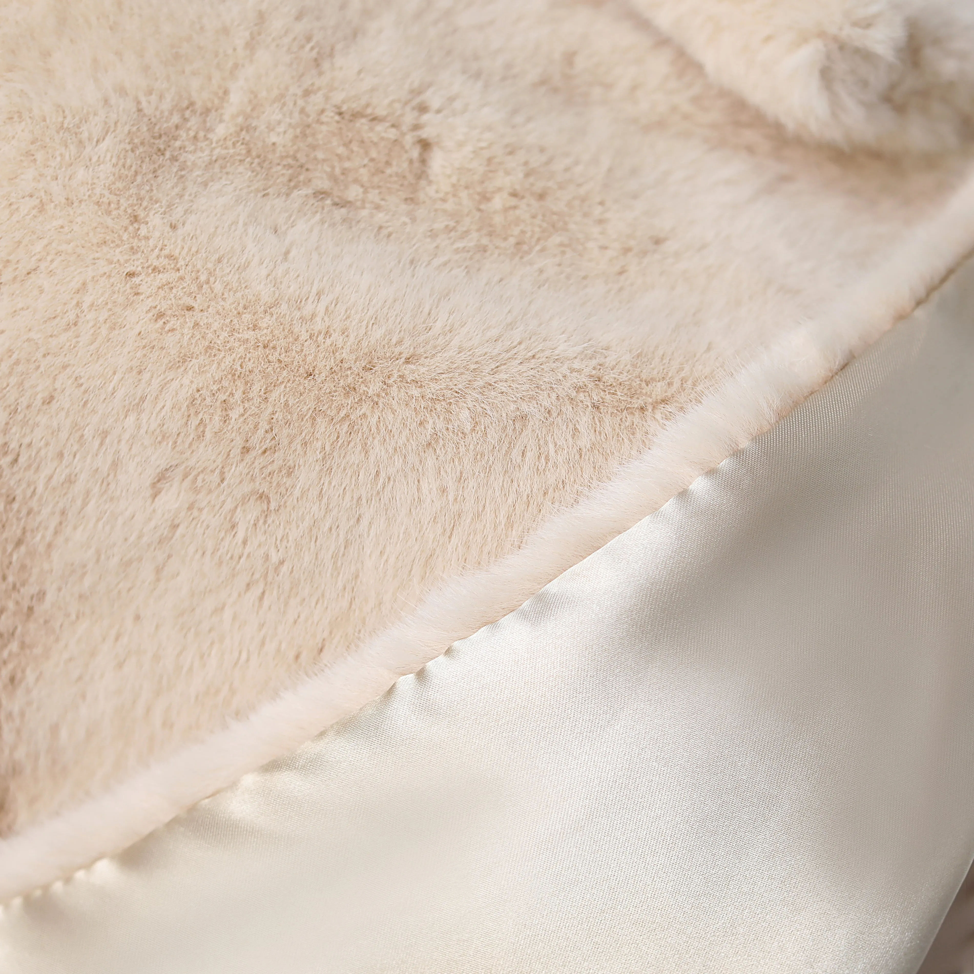 Stylish Mid-length Faux Fur Batwing Cape