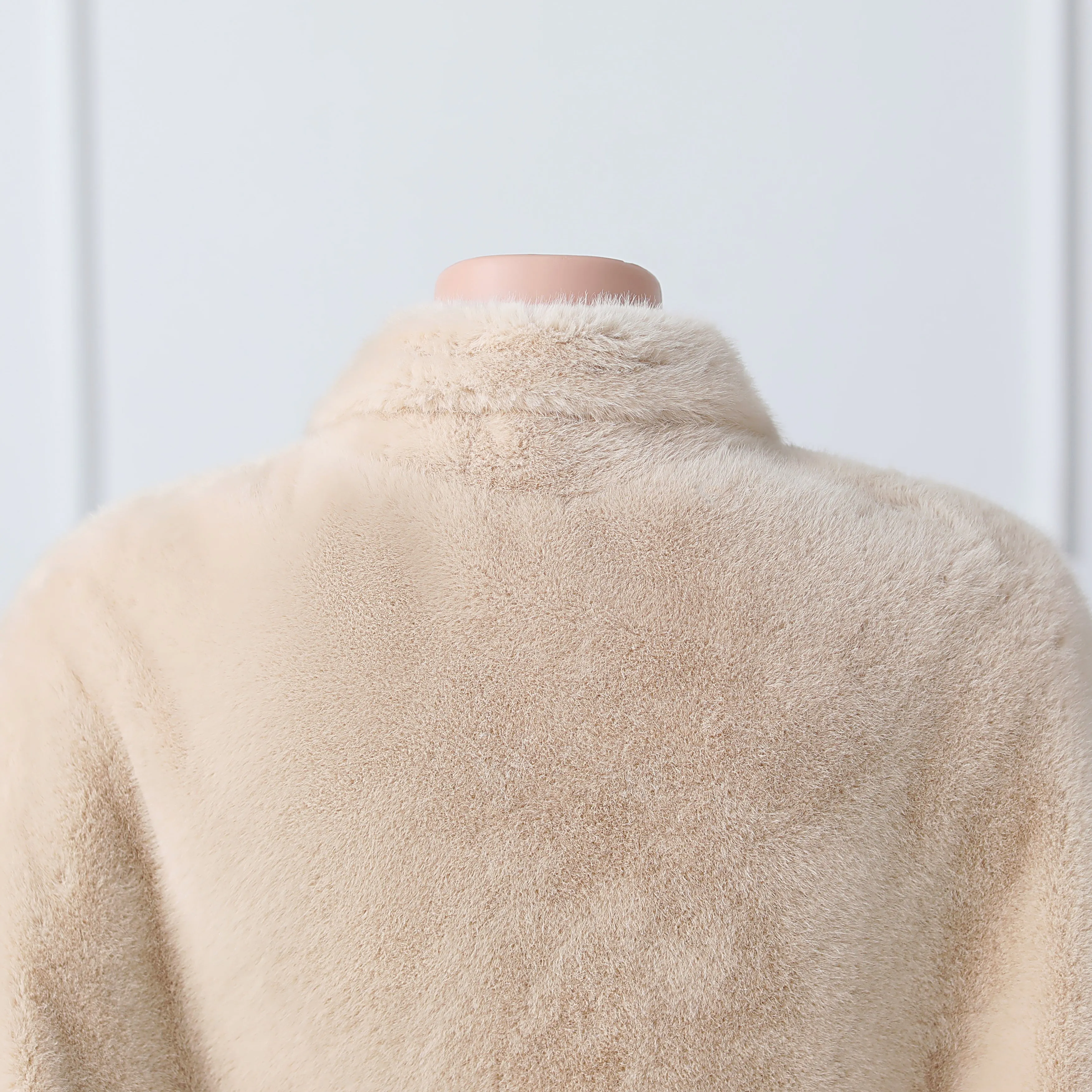 Stylish Mid-length Faux Fur Batwing Cape