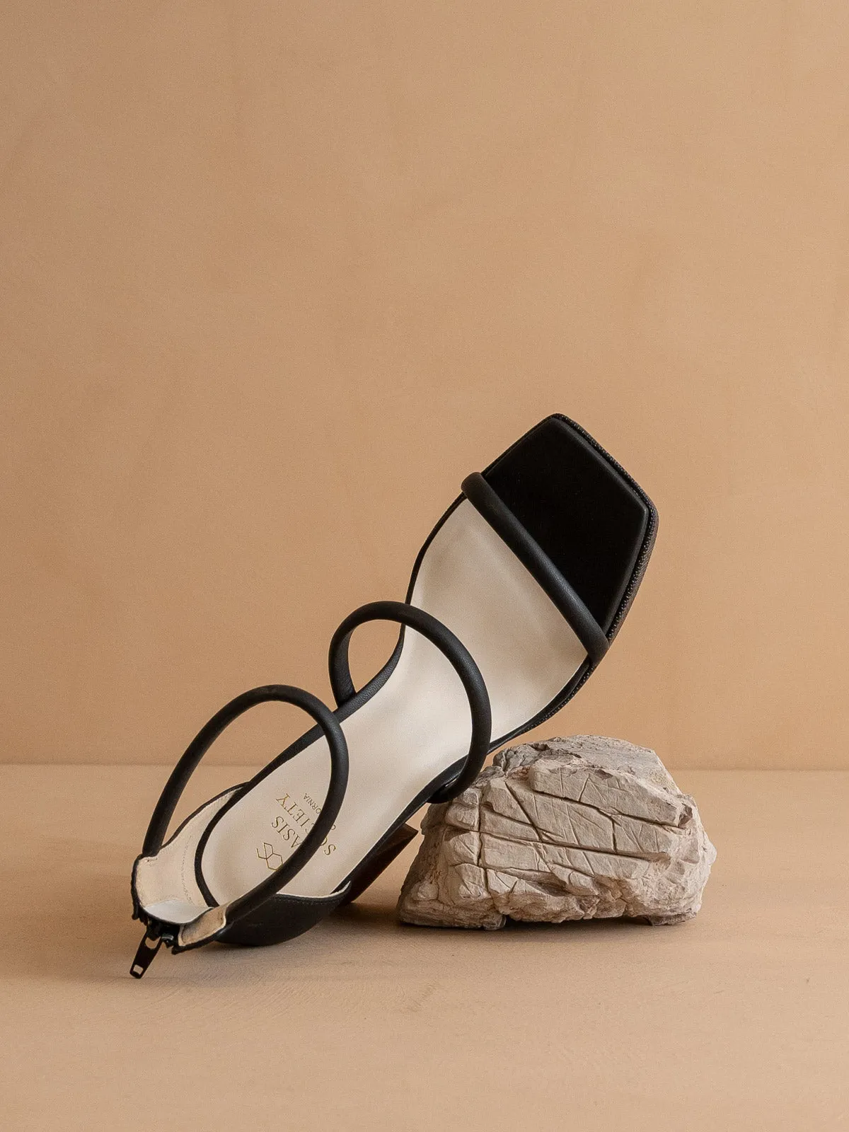 The Aisa | Black 3-strap platform heel