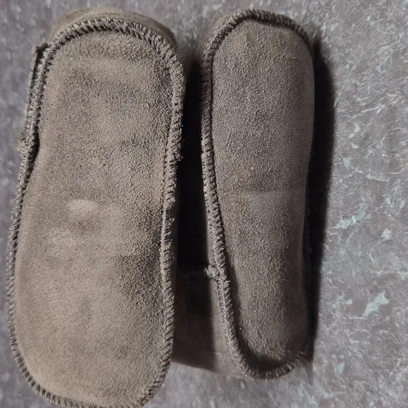 UGG Gray Suede Baby Booties Large 6/7 18-24 Mos