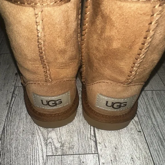 UGG T- Classic II chestnut brown. Toddler size 6. Great condition!