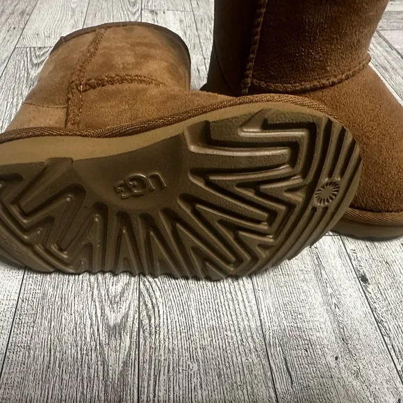 UGG T- Classic II chestnut brown. Toddler size 6. Great condition!
