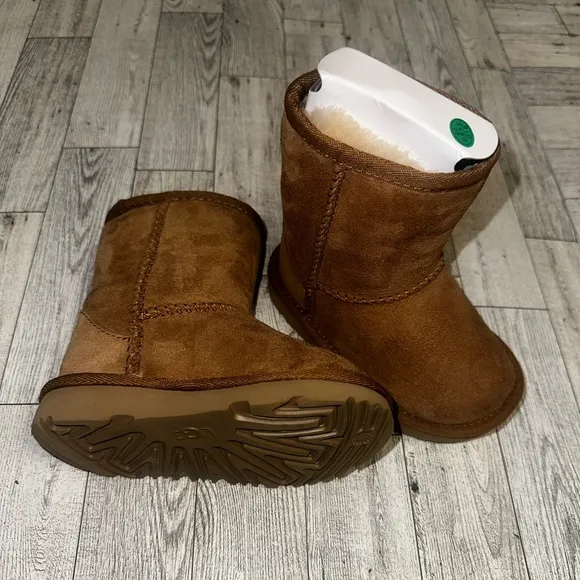 UGG T- Classic II chestnut brown. Toddler size 6. Great condition!
