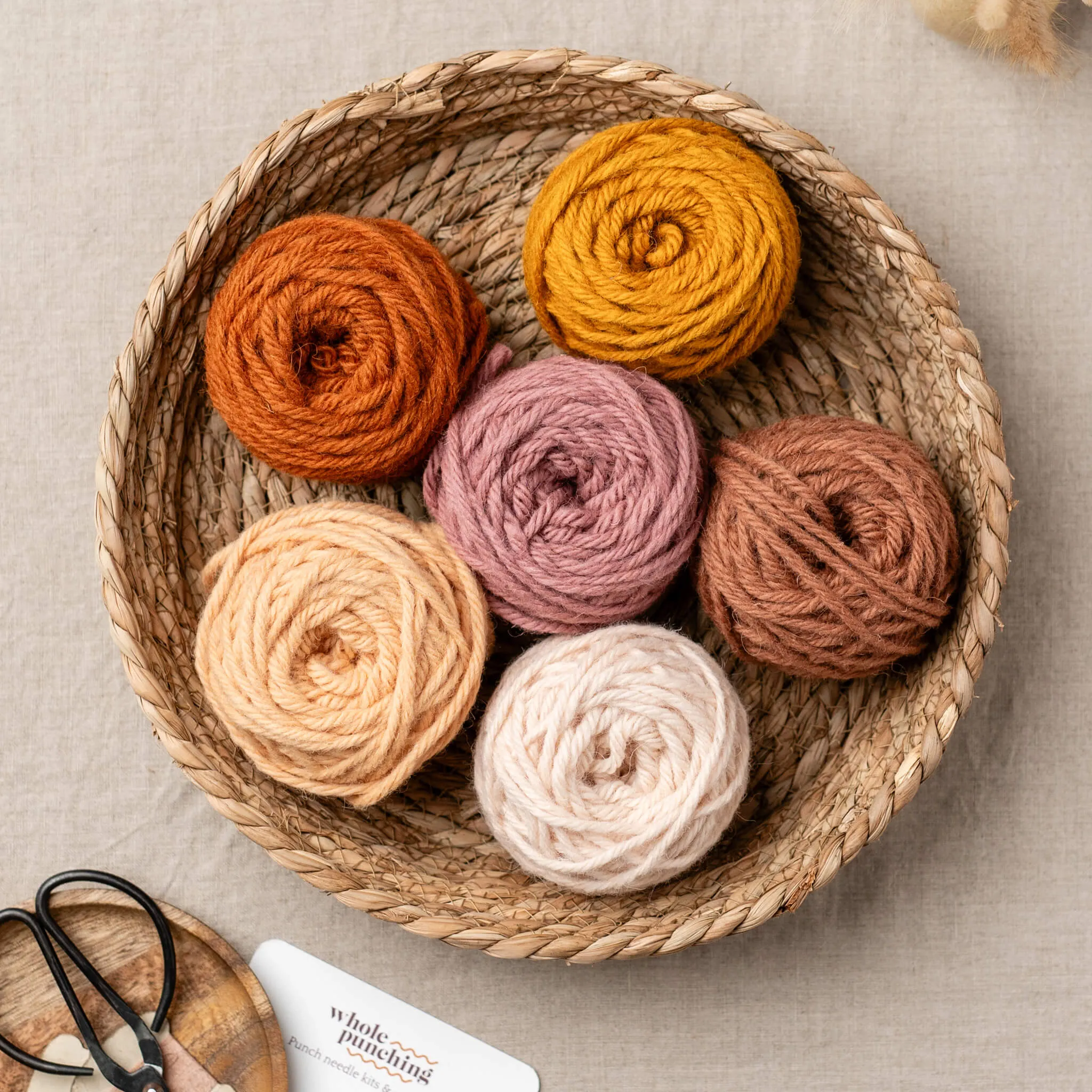 Warm - 100% wool rug yarn palette (300g)